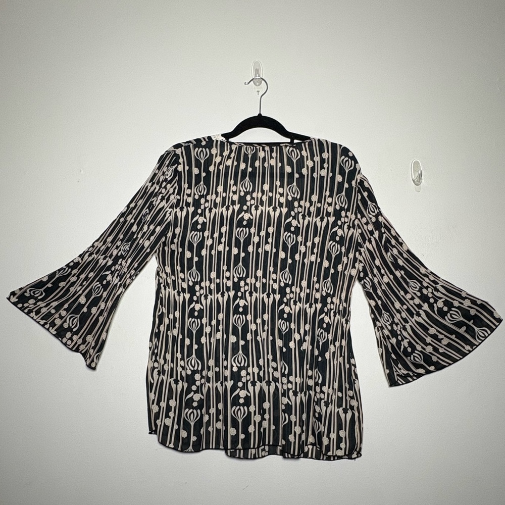 Nicola Women's Blouse w/ Bell Sleeves Black and cream Size L - Picture 5 of 5